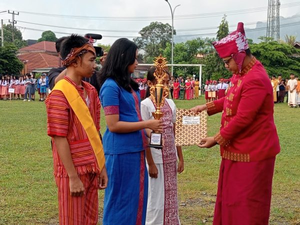 JUARA 1 LOMBA CERDAS CERMAT TINGKAT KABUPATEN TORAJA UTARA
