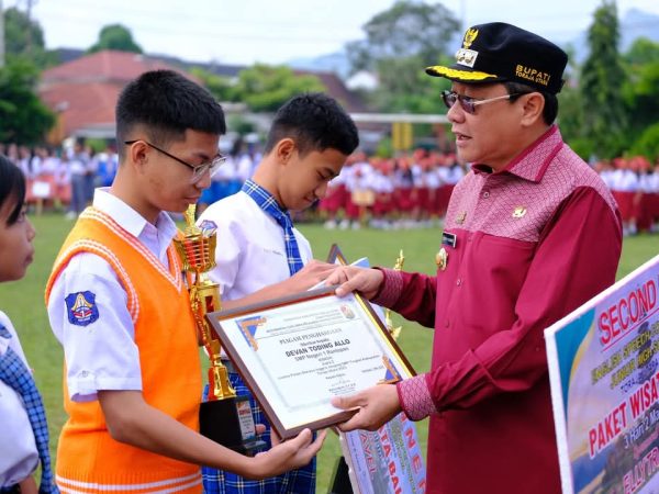 JUARA 2 LOMBA PIDATO BAHASA INGGRIS